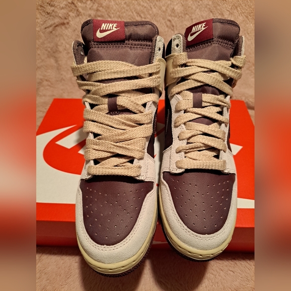 NIKE DUNKS - Picture 7 of 7